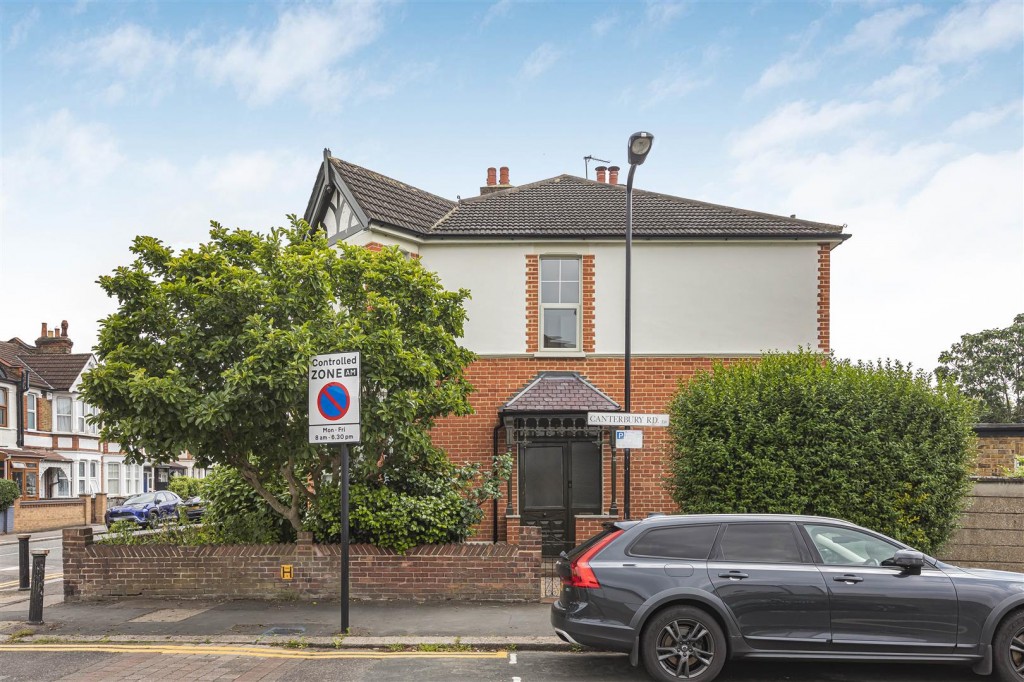 Essex Road, Leyton, London, E10