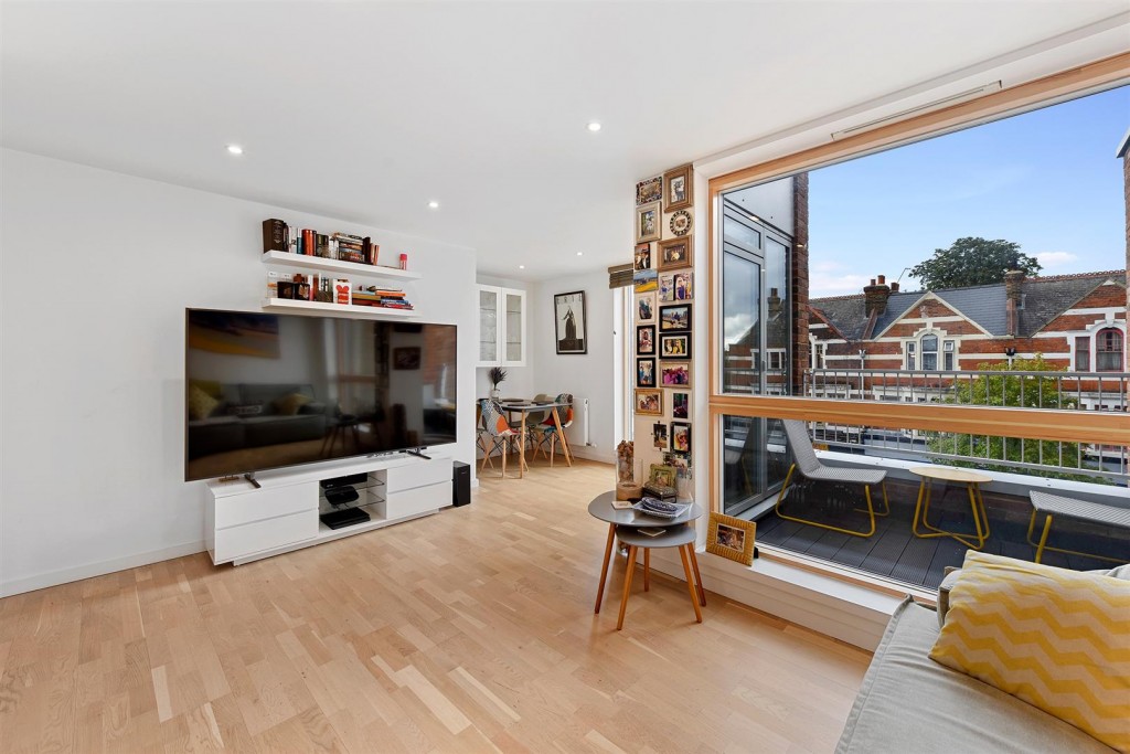 High Road Leyton, Leyton, London, E10