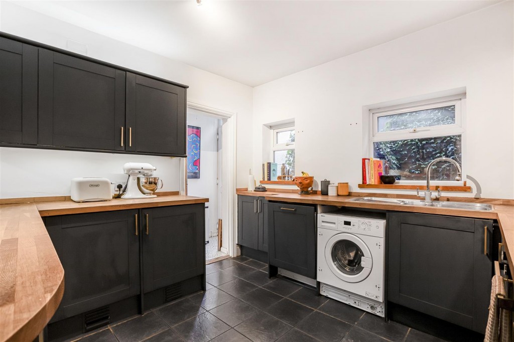 Lyndhurst Drive, Leyton, London, E10