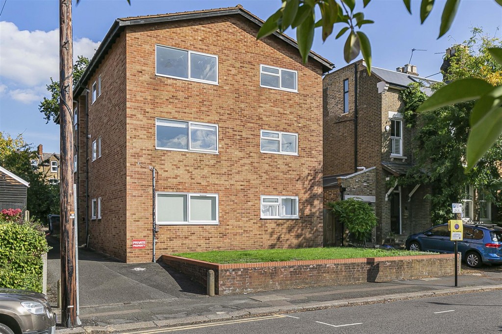 West Avenue, Walthamstow, London, E17