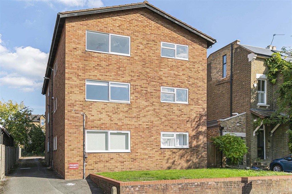 West Avenue, Walthamstow, London, E17