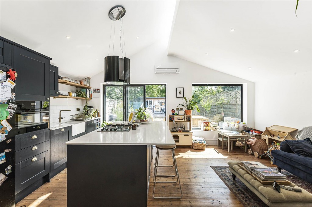 Lyne Crescent, Walthamstow, London, E17