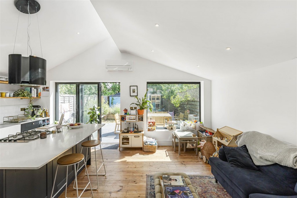 Lyne Crescent, Walthamstow, London, E17