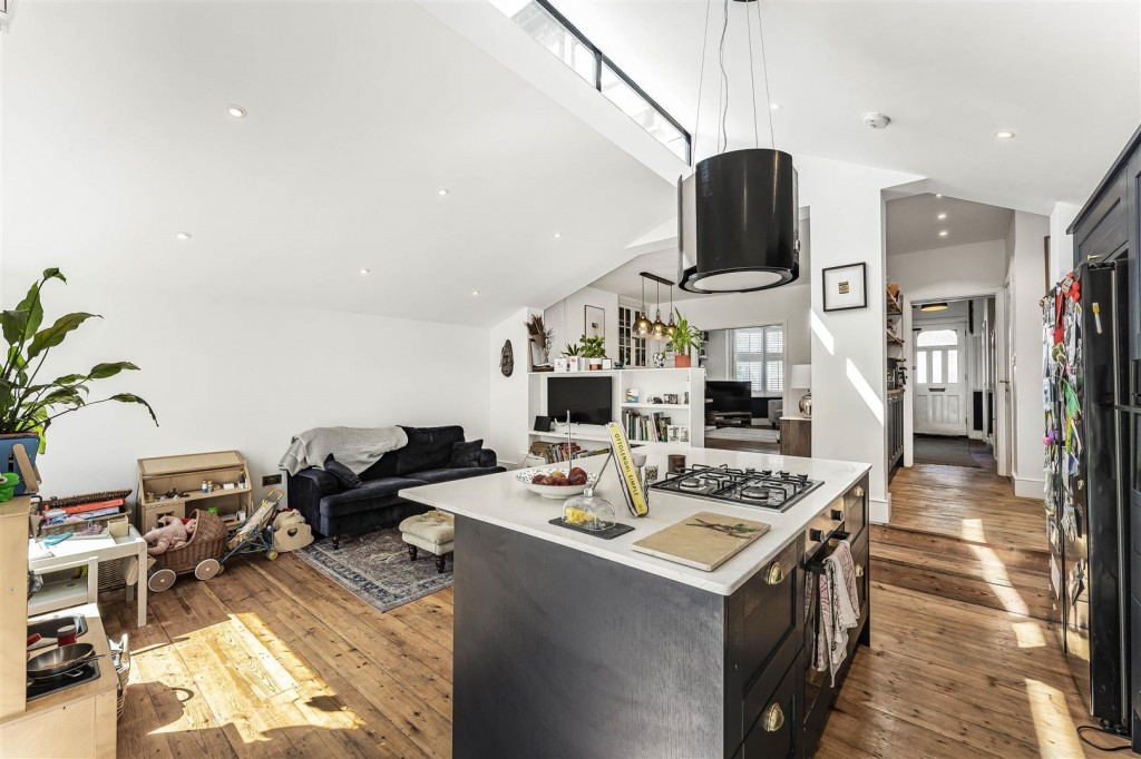 Lyne Crescent, Walthamstow, London, E17