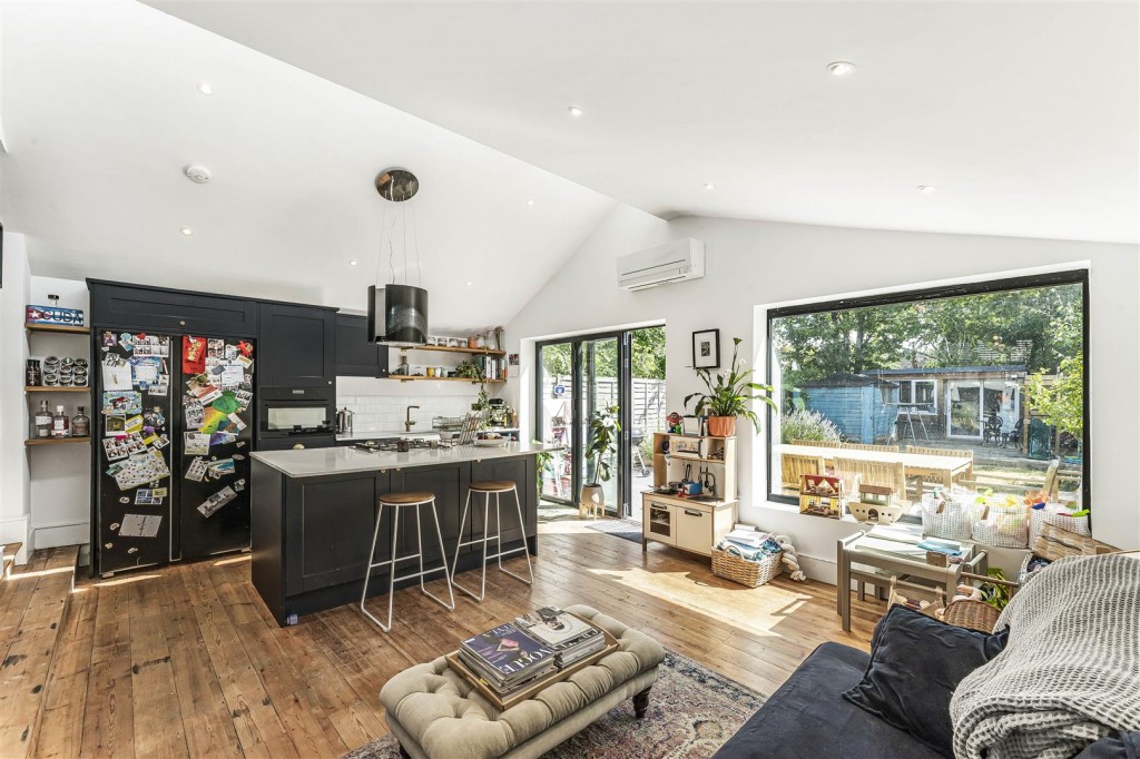 Lyne Crescent, Walthamstow, London, E17