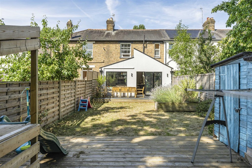 Lyne Crescent, Walthamstow, London, E17