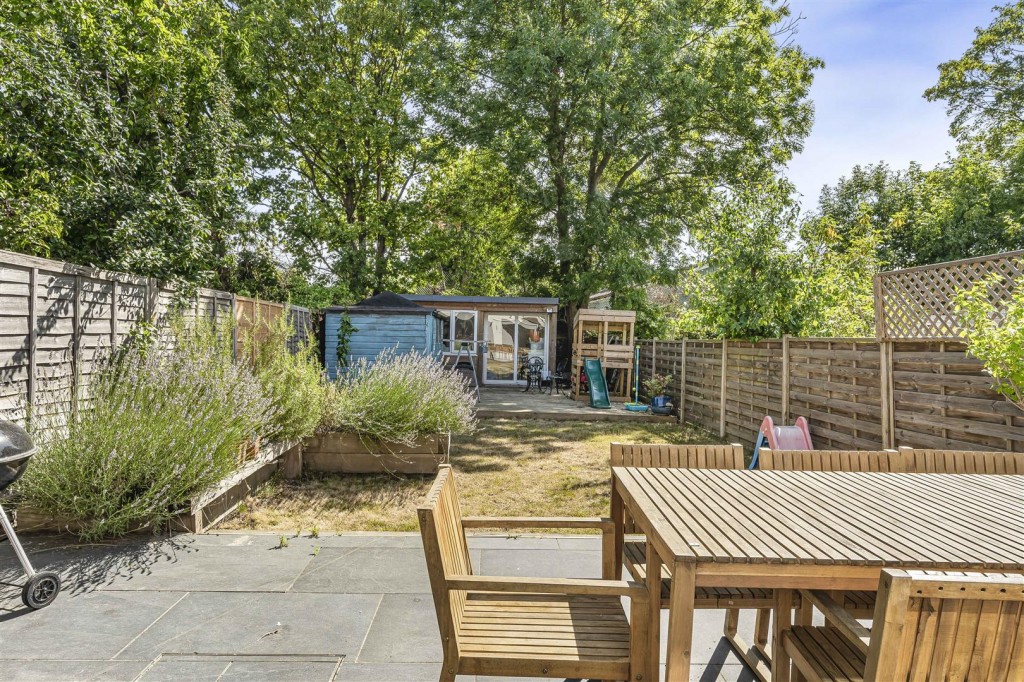 Lyne Crescent, Walthamstow, London, E17