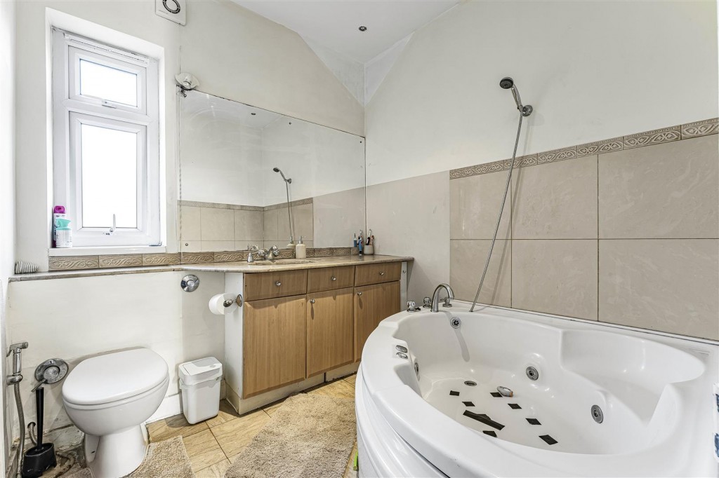 Woodside Park Avenue, Walthamstow, London, E17