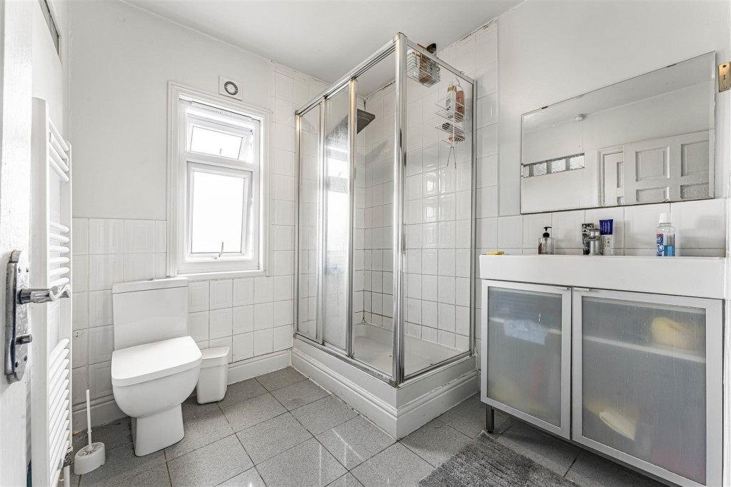 Woodside Park Avenue, Walthamstow, London, E17