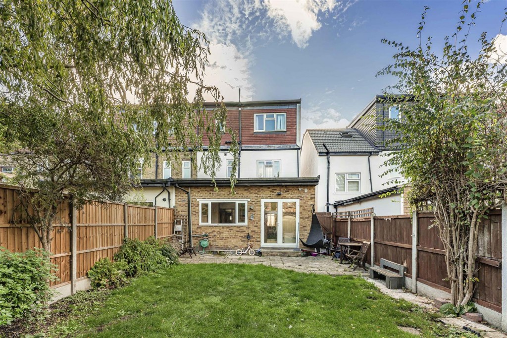 Woodside Park Avenue, Walthamstow, London, E17