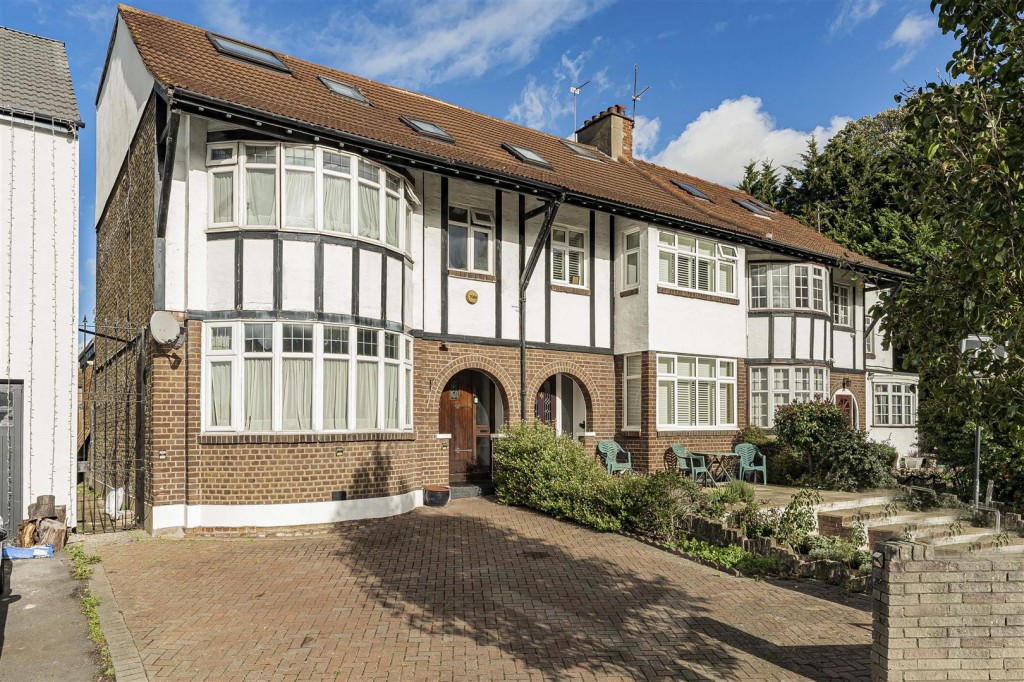 Woodside Park Avenue, Walthamstow, London, E17