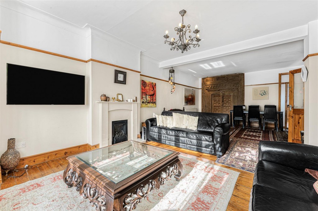 Woodside Park Avenue, Walthamstow, London, E17