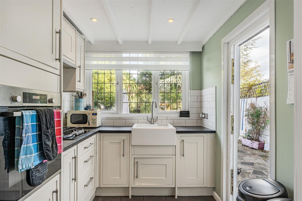 Priory Close, Chingford, London, E4