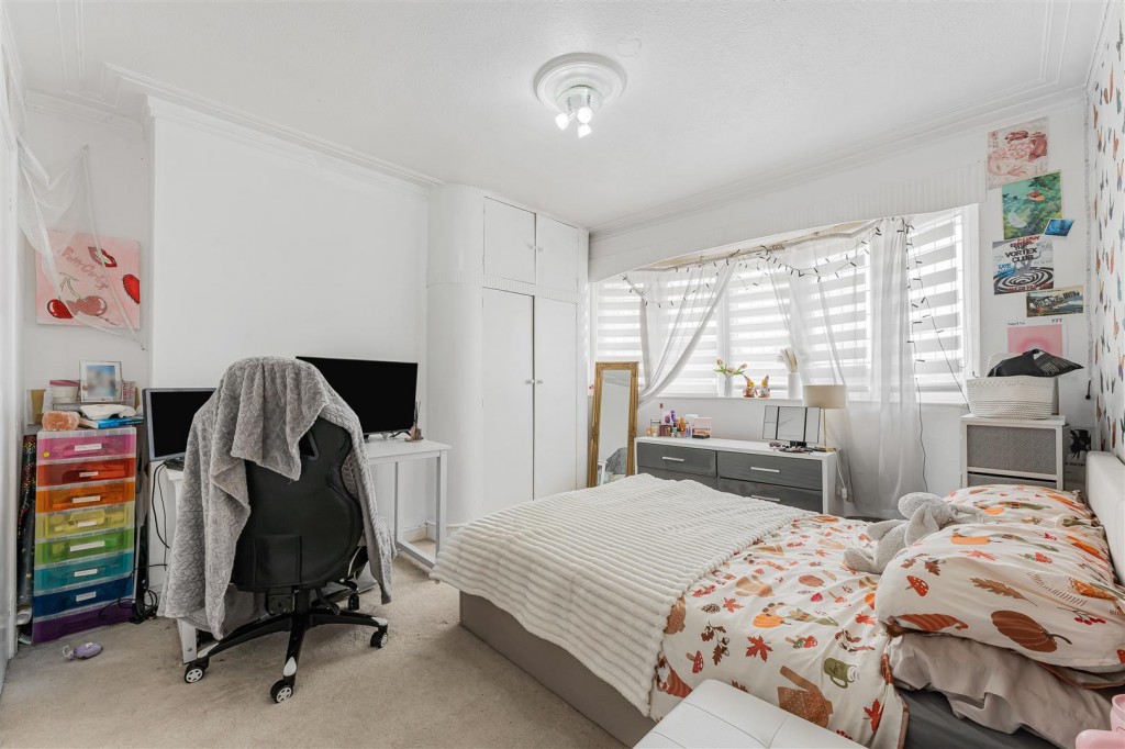 Priory Close, Chingford, London, E4