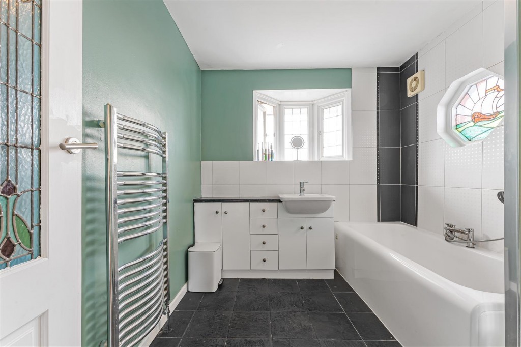 Priory Close, Chingford, London, E4