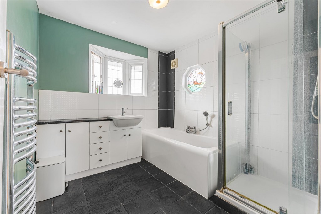 Priory Close, Chingford, London, E4