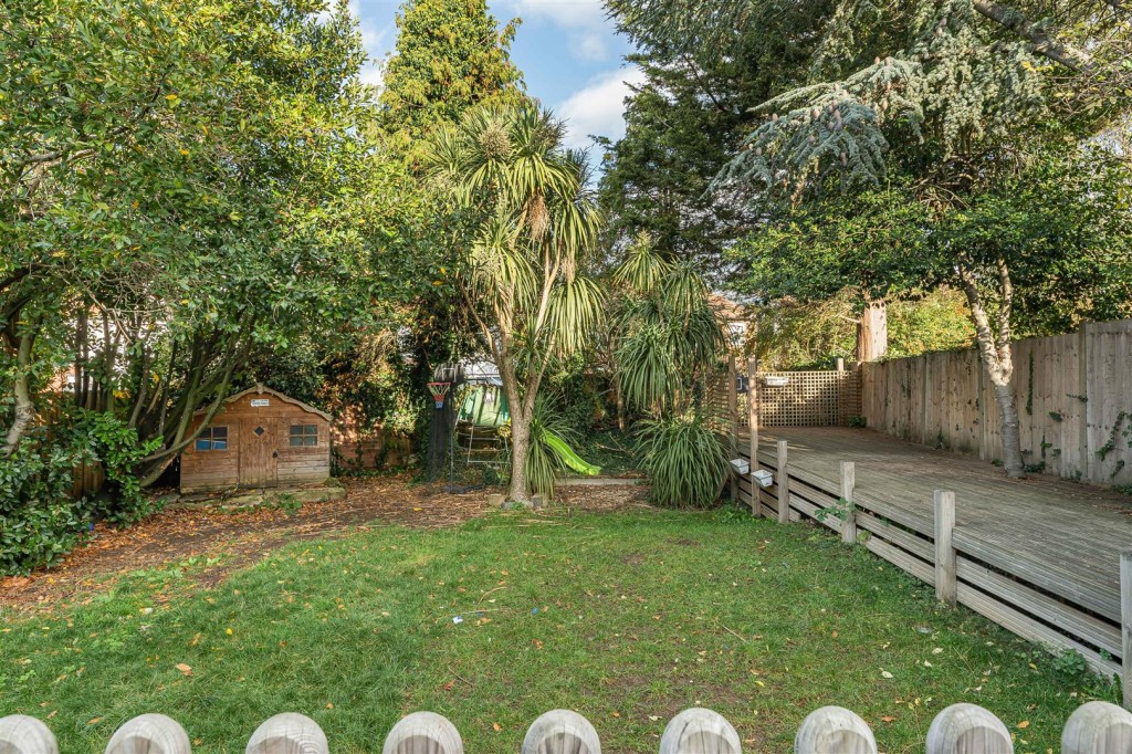 Priory Close, Chingford, London, E4