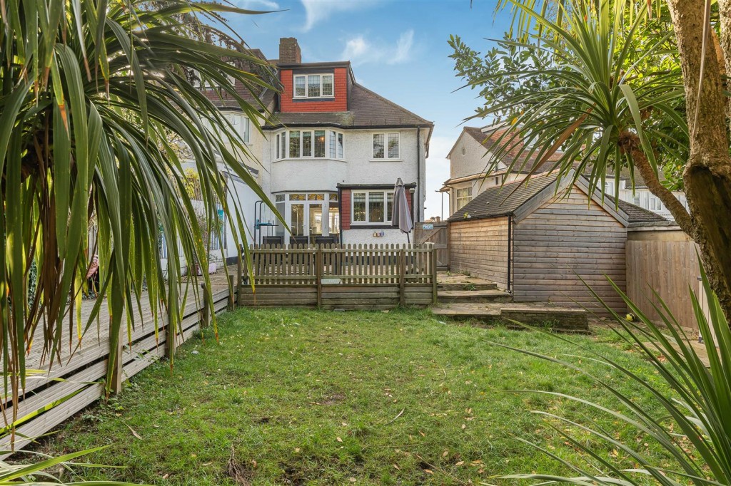 Priory Close, Chingford, London, E4