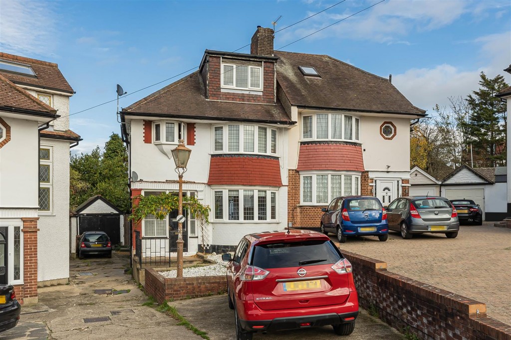 Priory Close, Chingford, London, E4