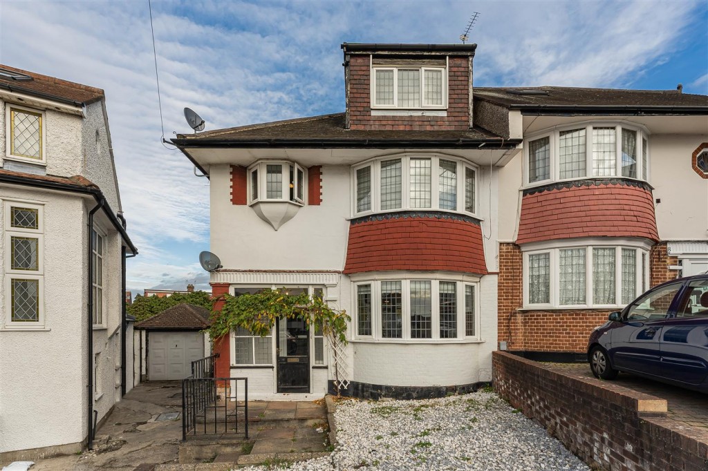 Priory Close, Chingford, London, E4