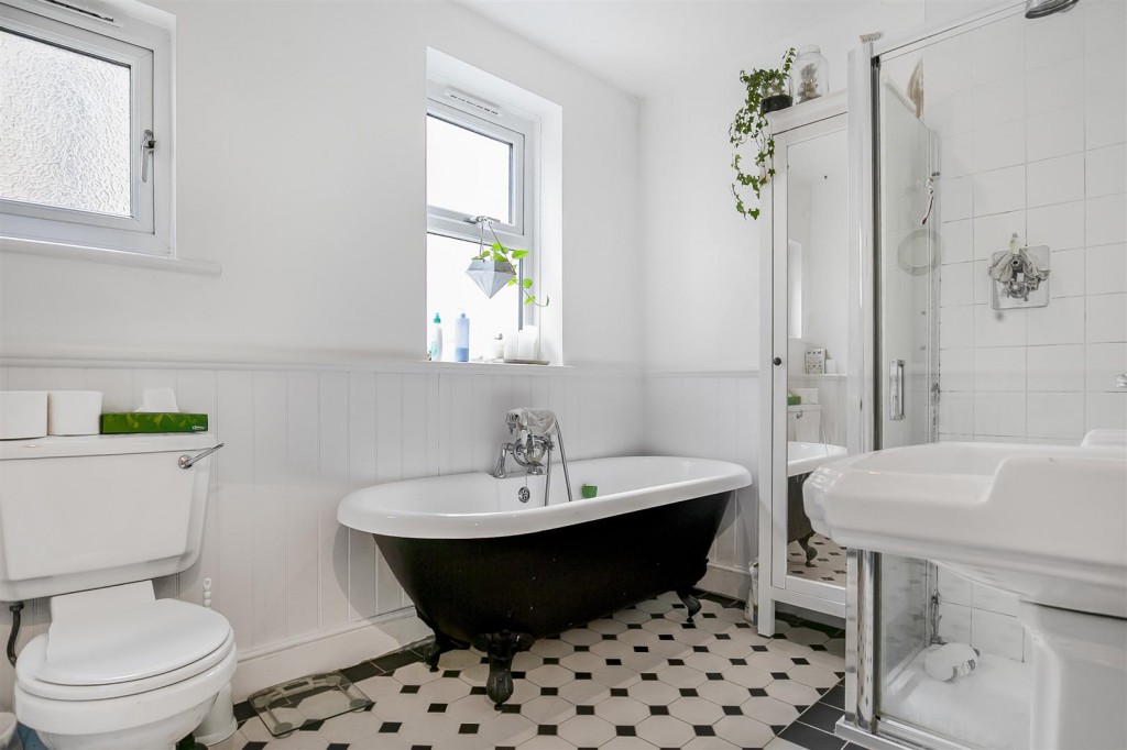 West Avenue Road, Walthamstow, London, E17