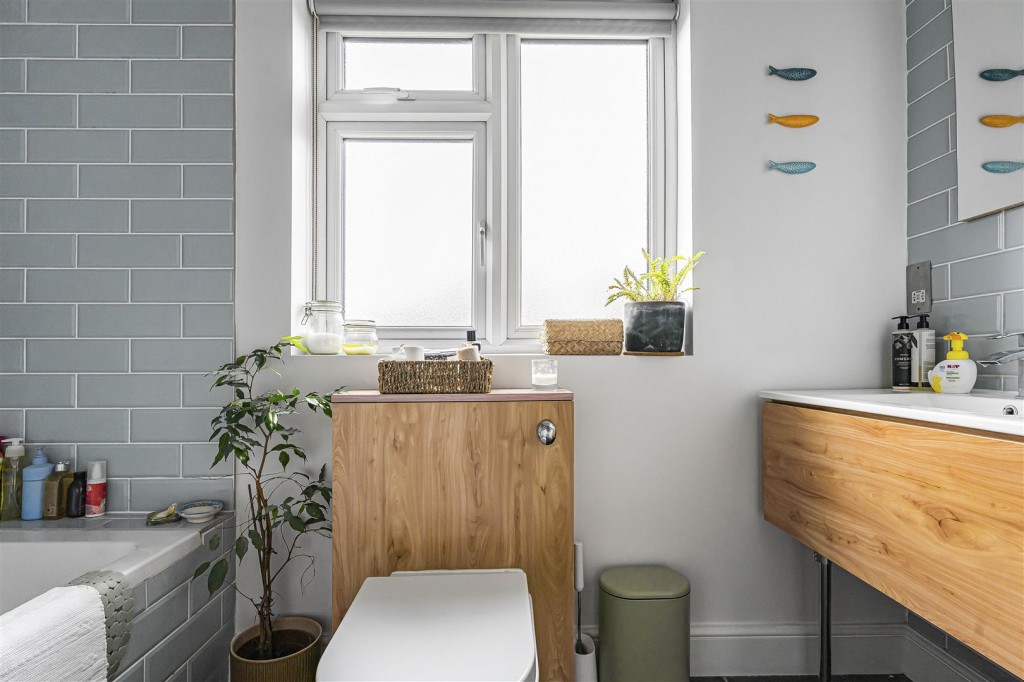 Epsom Road, Leyton, London, E10