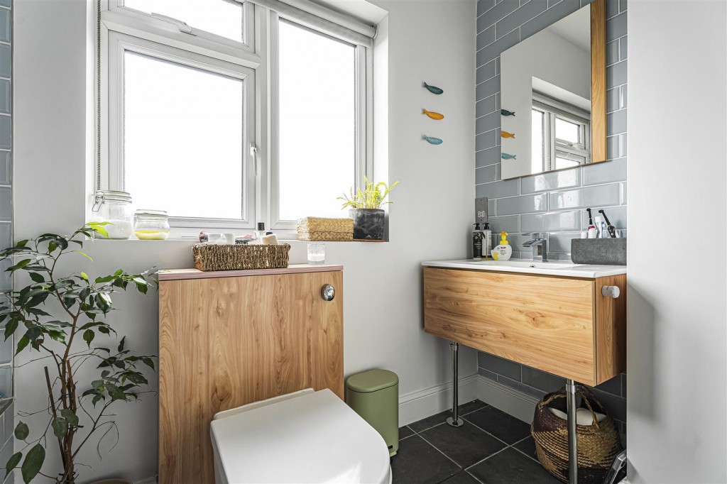 Epsom Road, Leyton, London, E10