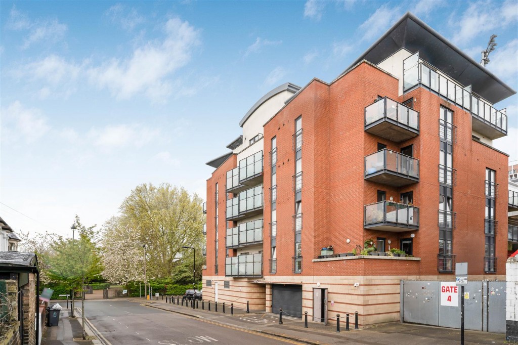 Bloomfield Court, Brisbane Road, Leyton, London, E10