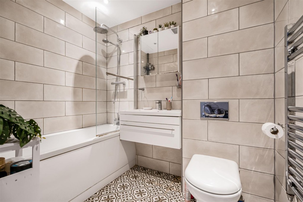 Bloomfield Court, Brisbane Road, Leyton, London, E10