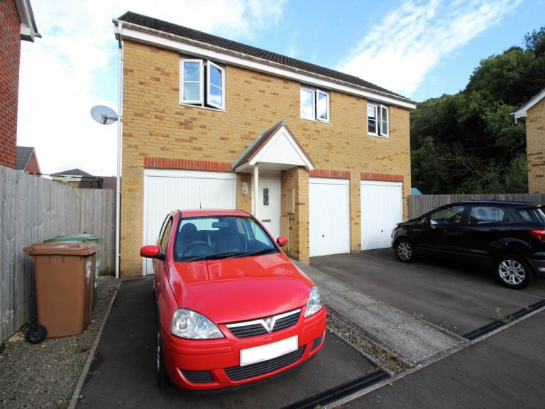 Coed Celynen Drive, Abercarn, Newport