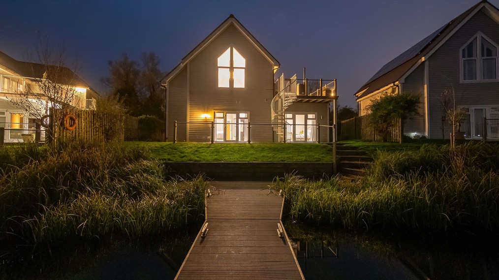 Summer Lake, Cirencester, GL7