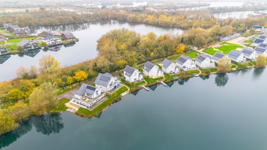 Summer Lake, Cirencester, GL7