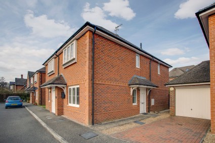 Groves Way, Chesham, HP5