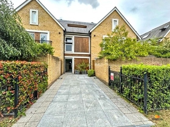 Station Road, Beaconsfield, HP9