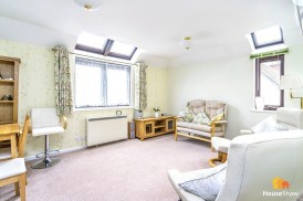 High Street, Kings Langley, WD4