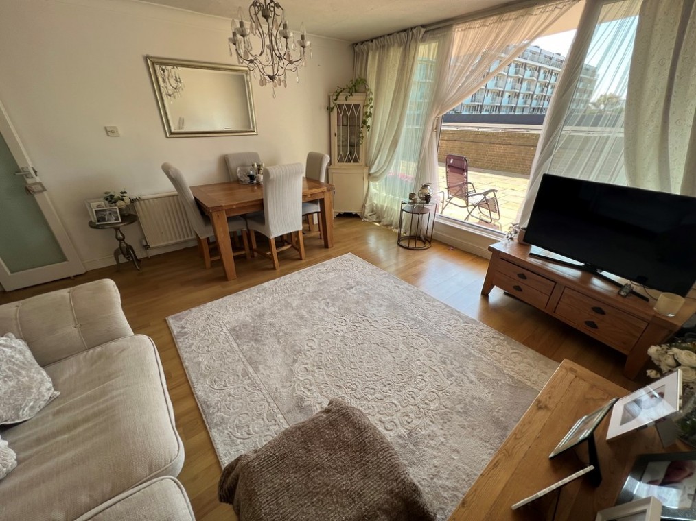 Pacific Court, Riverside