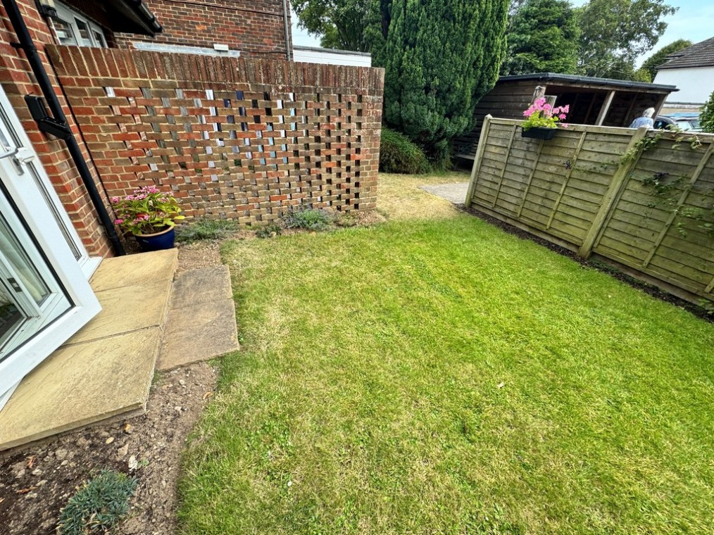 Oakland Court, Buckingham Road