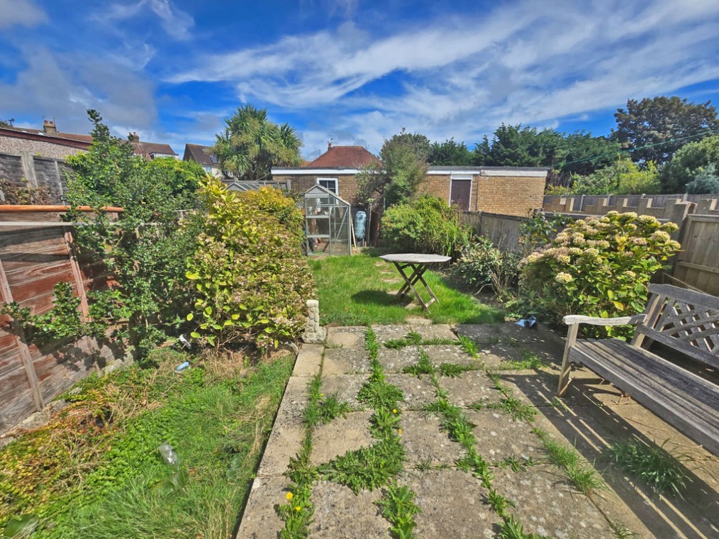 Cross Road, Southwick