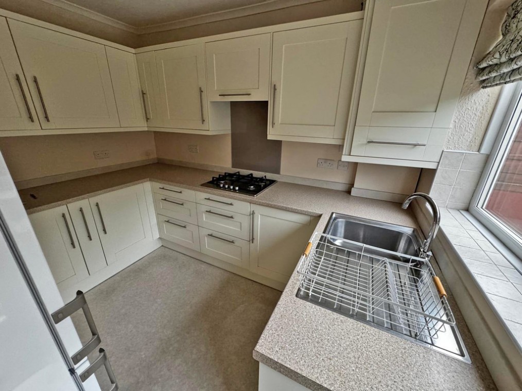 Oxen Court, Oxen Avenue