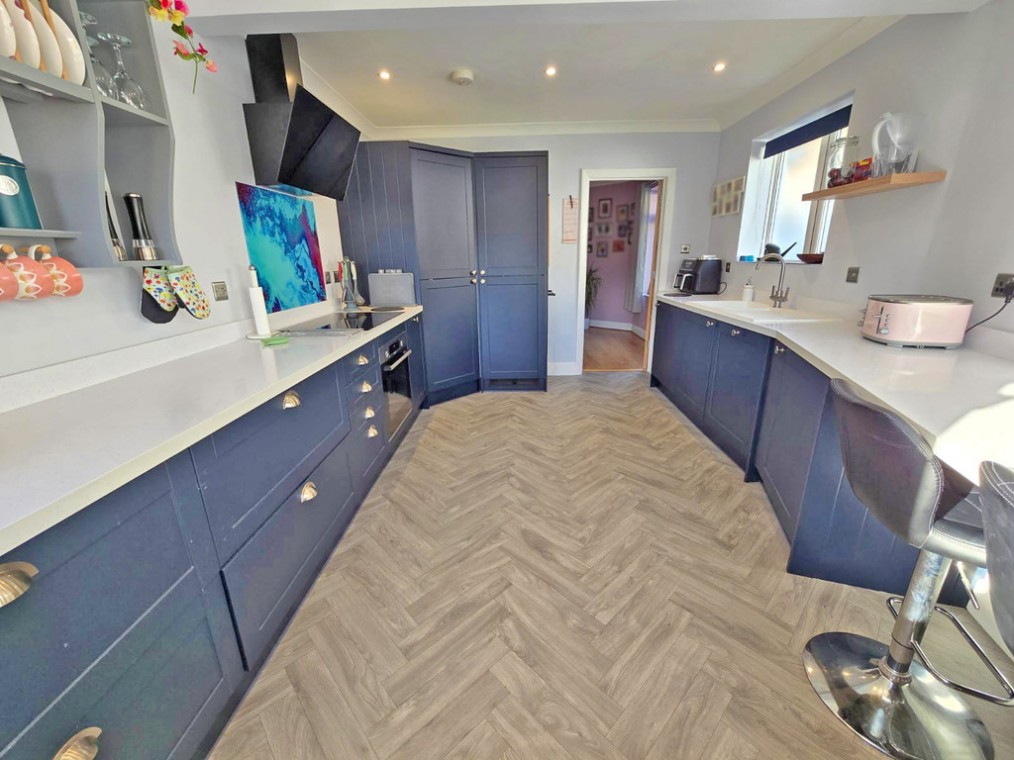 Southwick Street, Southwick