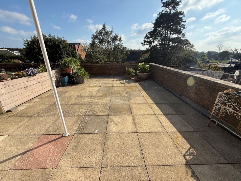Southwick Square, Southwick