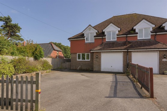 Pett Road, Pett TN35 4EX