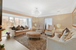 Braeburn Way, Kings Hill, ME19 4EA