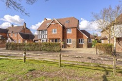 Hayes Walk, Kings Hill, ME19 4HJ