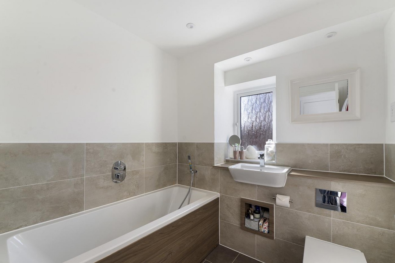 Pecham close, Kings Hill, ME19 4SB