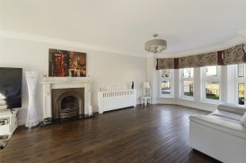 The Lakes, Larkfield