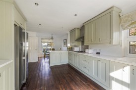 The Lakes, Larkfield