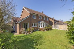 The Links, Addington