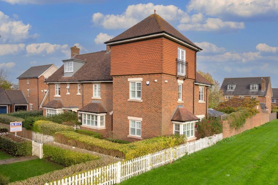 Woodford Grove, Kings Hill, ME19 4BX