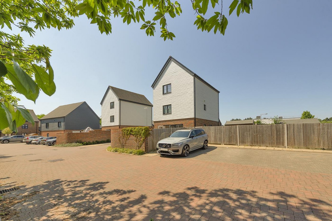 Warwick Way, Kings Hill, ME19 4UP